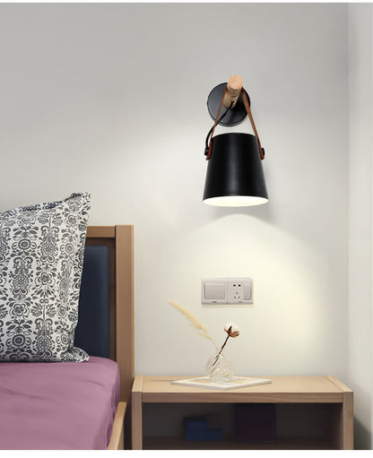 HoutArm - Wall lamp with iron lampshade and wooden arm 