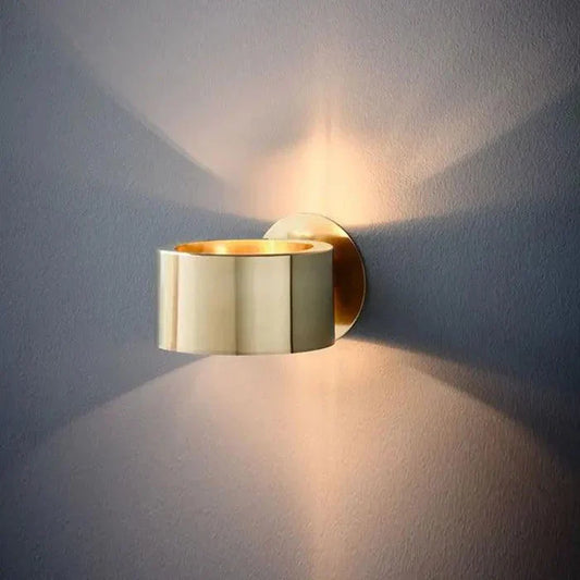 Natura - Wall lamp with sleek design