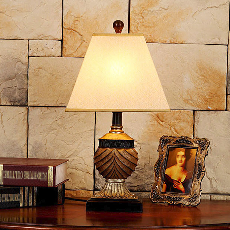 GloLamp - Table lamp with base in the shape of an urn