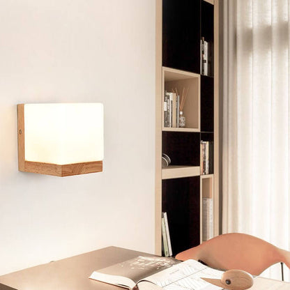 EcoShine - Modern wooden wall lamp with cube-shaped base 