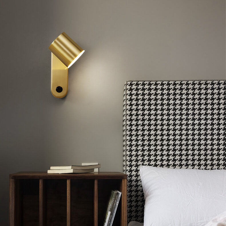 LumiStyle - Modern wall lamp with cylindrical copper design 