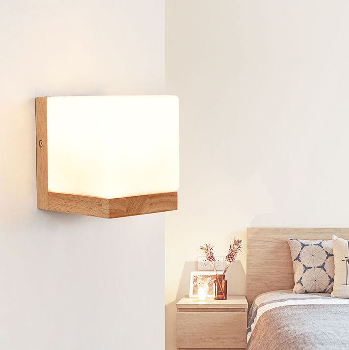 EcoShine - Moderne wandlamp van hout met kubusvormige sokkel