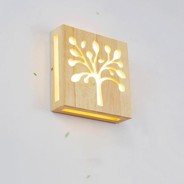 NatuurGlow - Moderne LED-wandlamp van massief hout met Happy Tree en geweimotief