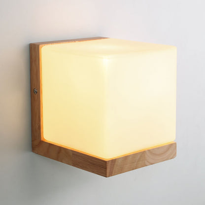 EcoShine - Modern wooden wall lamp with cube-shaped base 