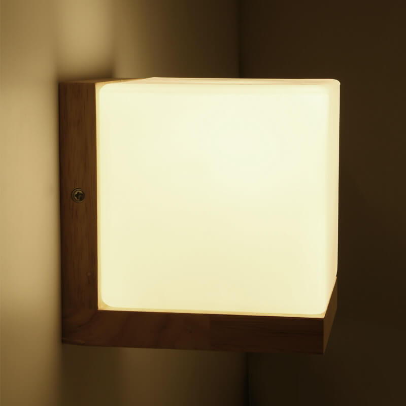 EcoShine - Modern wooden wall lamp with cube-shaped base 