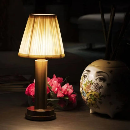 LuxeSilk - Wireless Table Lamp in Soft Metal 