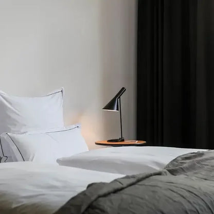 Illuma - Modern and Sleek Lamp 