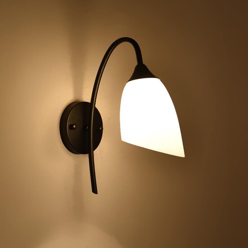 GloeiGlow - Modern slanted, bell-shaped wall lamp with arm 