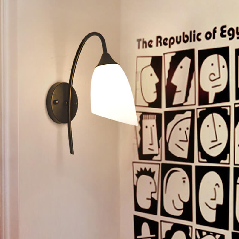 GloeiGlow - Modern slanted, bell-shaped wall lamp with arm 