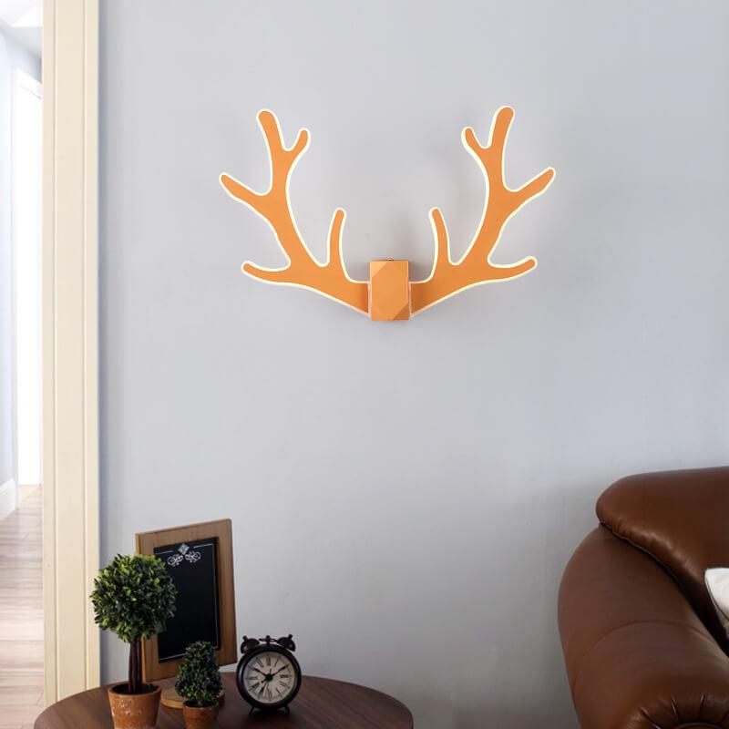 GeweiGlow - Simple antler-shaped wall lamp with 1 LED arm 