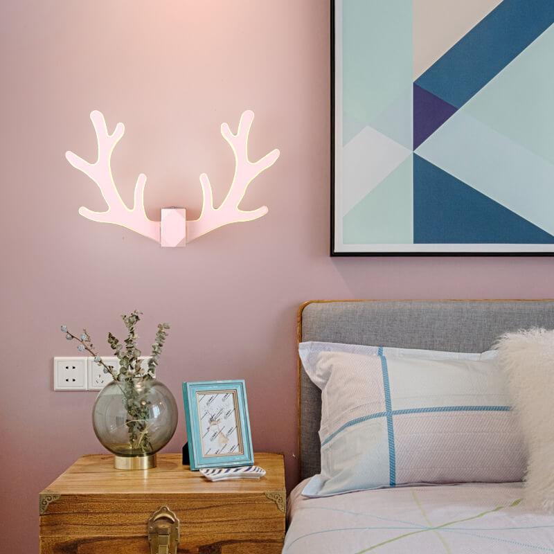 GeweiGlow - Simple antler-shaped wall lamp with 1 LED arm 