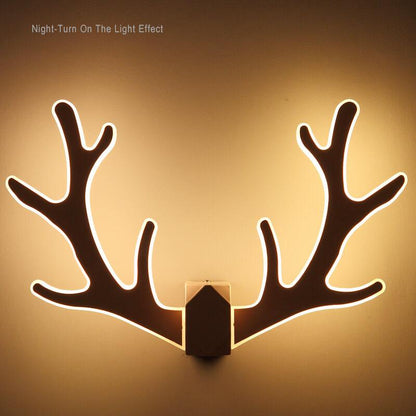 GeweiGlow - Simple antler-shaped wall lamp with 1 LED arm 