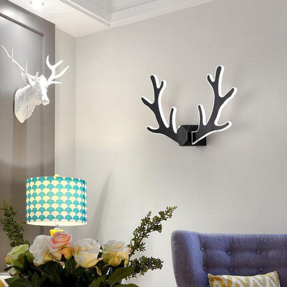 GeweiGlow - Simple antler-shaped wall lamp with 1 LED arm 