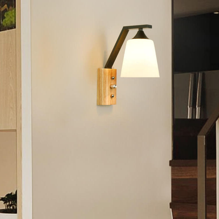 HoutenGloed - Simple wall lamp with wooden arm 