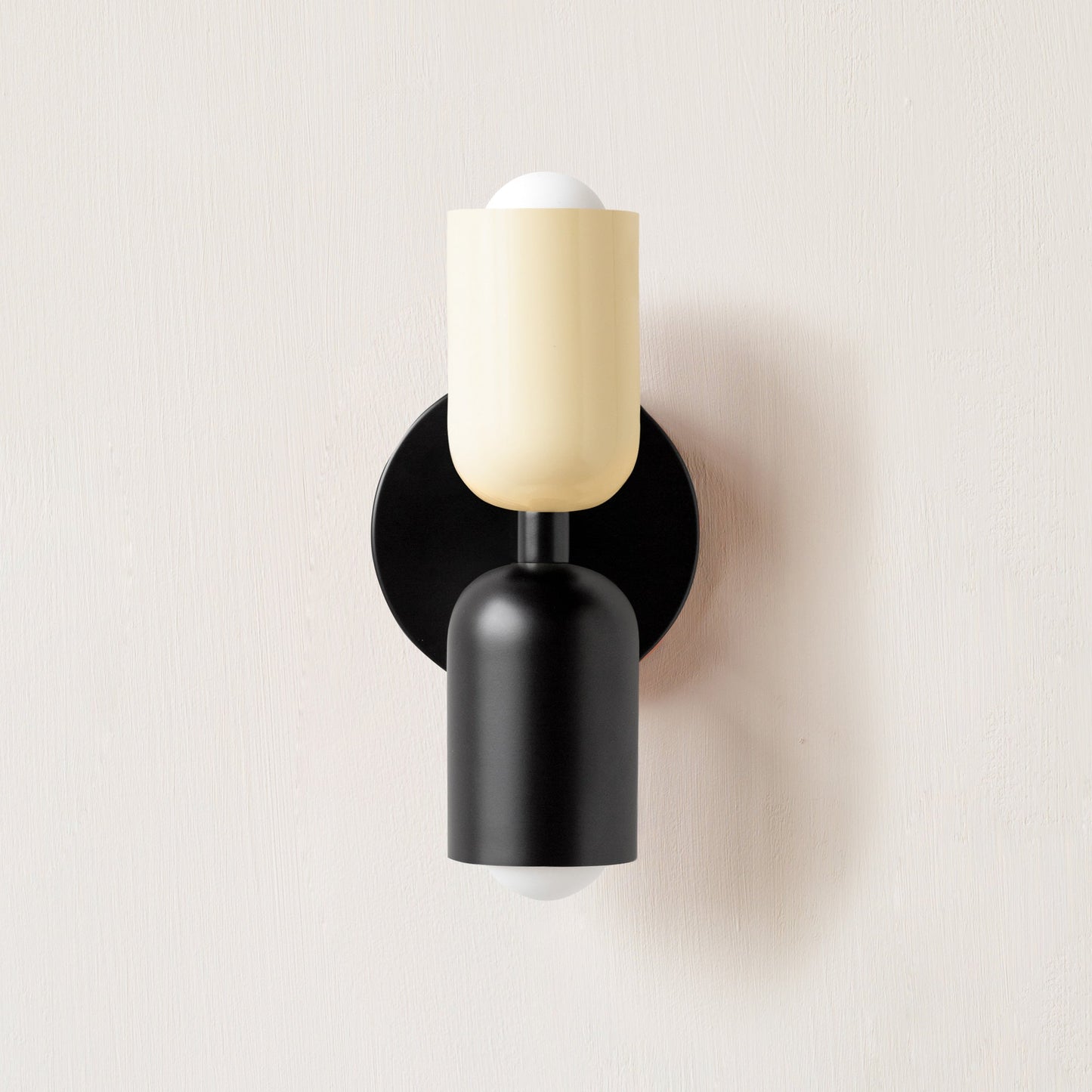 LuxeBrio - Elegant and Stylish Wall Lamp