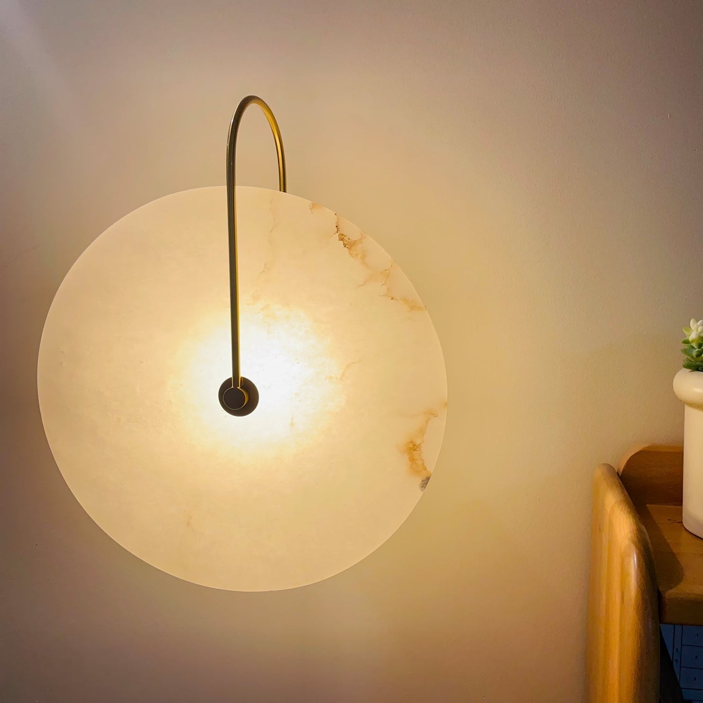 LED Wall Lamp Alabaster - Timeless Elegance for Your Wall