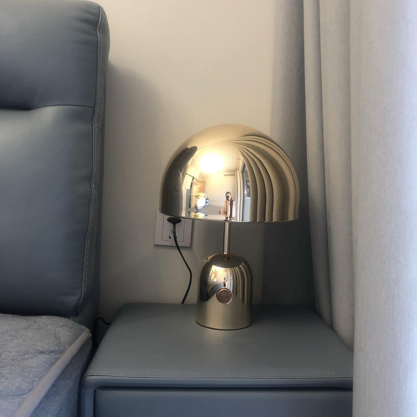 ChimeGlow - Bell-shaped table lamp for an elegant touch of light