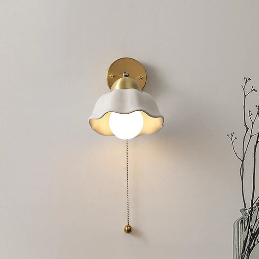 Retro French White Flower Wall Lamp - Elegant and Timeless Lighting