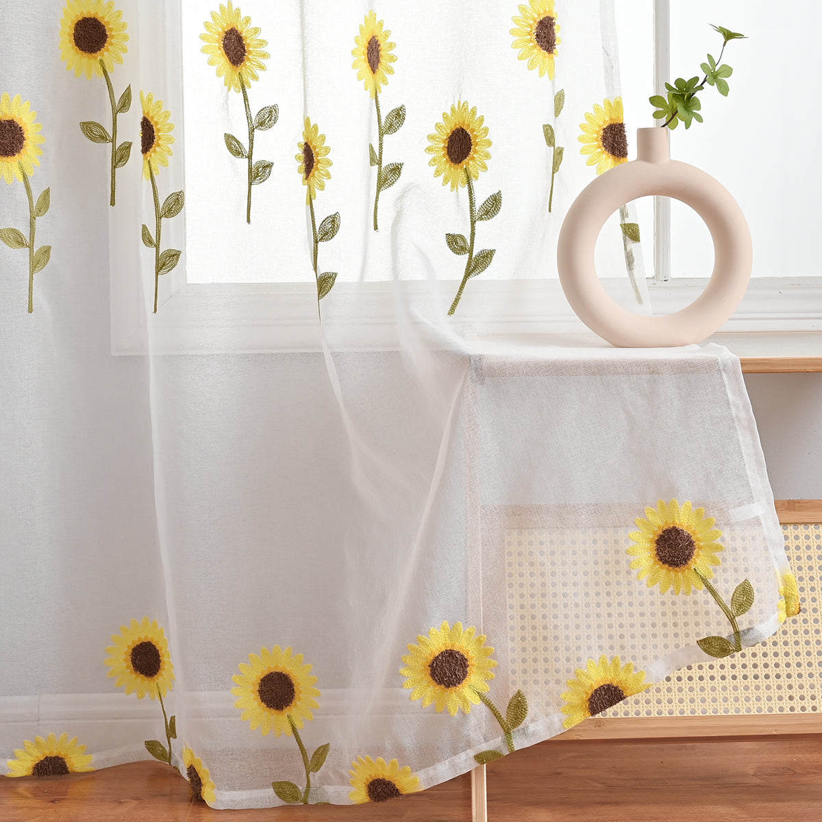 CountryBloom - Airy White Curtain with Sunflower Motif for a Farmhouse Decor