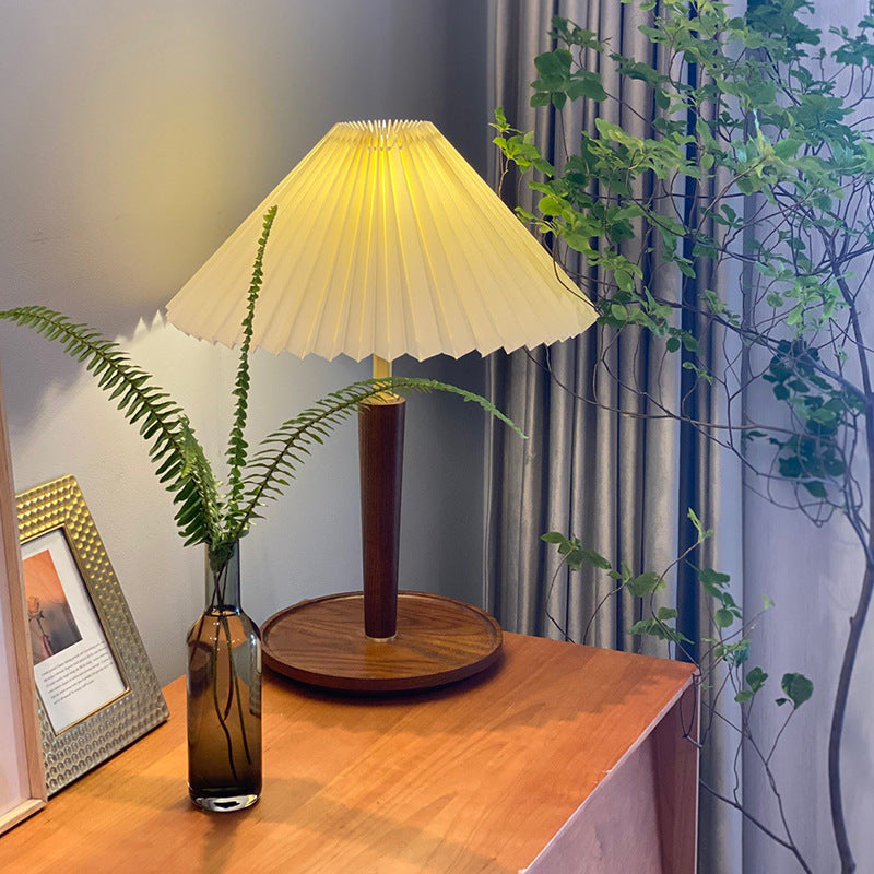 Pleatwood - Pleated wooden table lamp