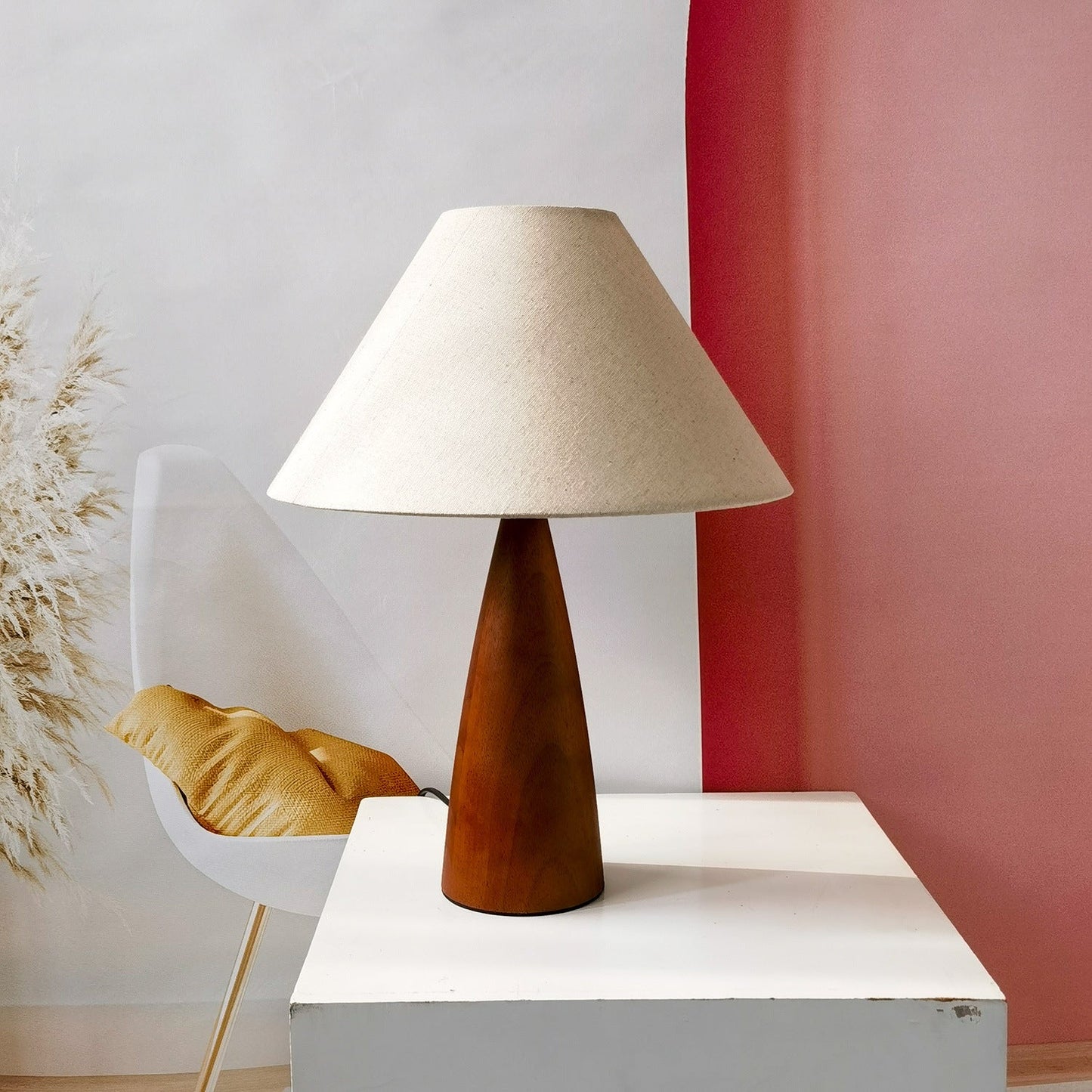 NobleOak – Classic Wooden Lamp 