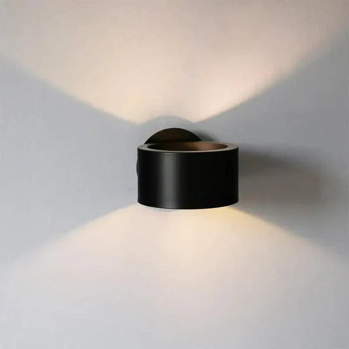 Natura - Wall lamp with sleek design