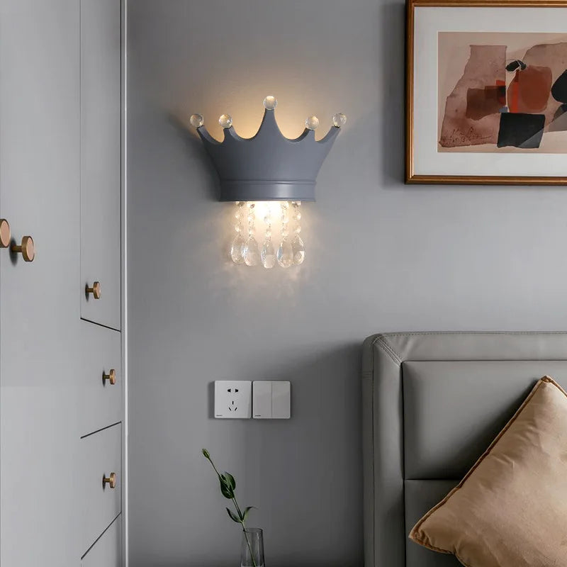 LuminaGlimmer - Crown Wall Lamp 