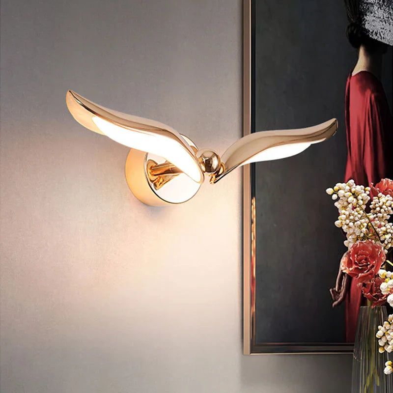 GoldenHorizon - Seagull Shaped Wall Lamp in Gold