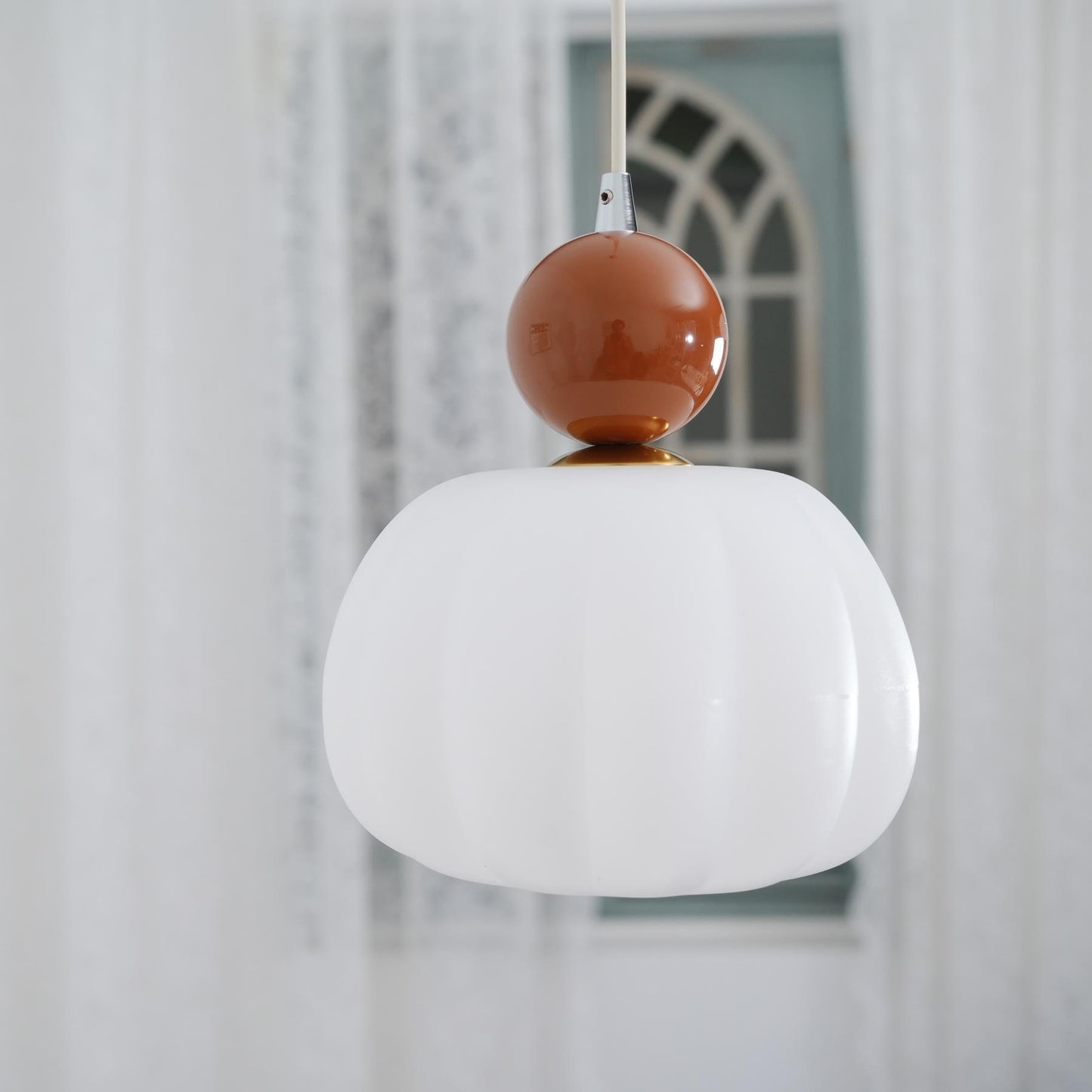 AuraLight - Subtle Pendant Lamp for an Elegant Atmosphere