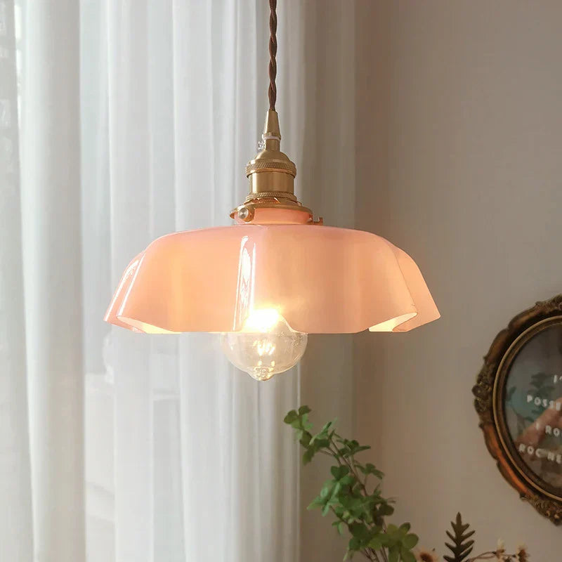 ClassicGleam - Timeless brass pendant lamp