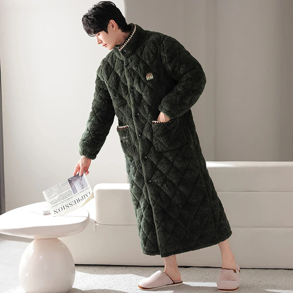 HoodedComfort – 3-Layer Bathrobe for Men 