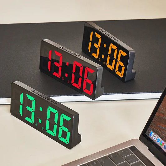 VoiceSnooze – LED Alarm Clock with Voice Control and Silent Night Mode