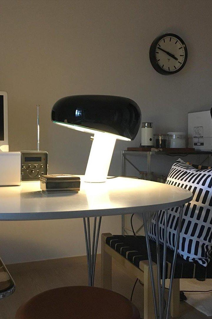 StoneGlow - Decoratieve Marmeren Tafellamp, Waar Elegantie en Warmte Samenkomen