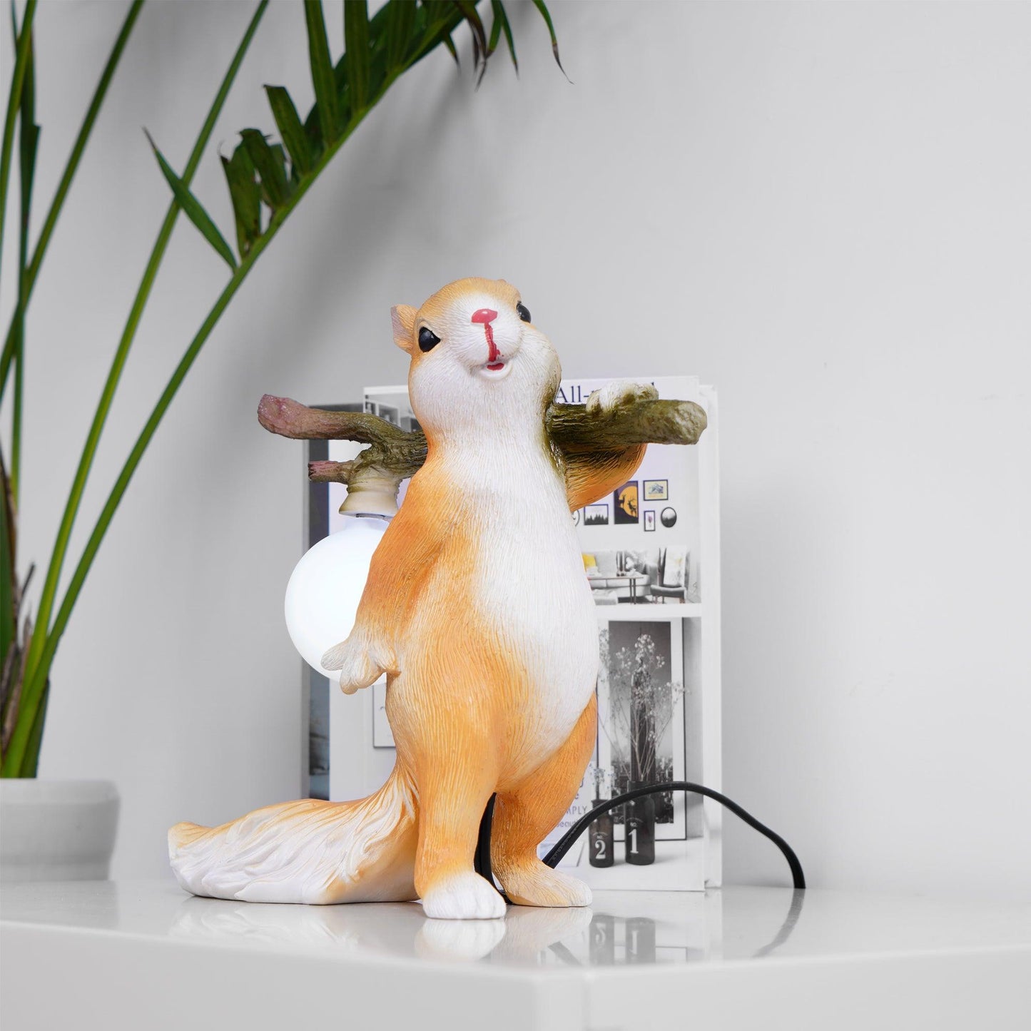 Nutlight – Cute Squirrel Lamp 