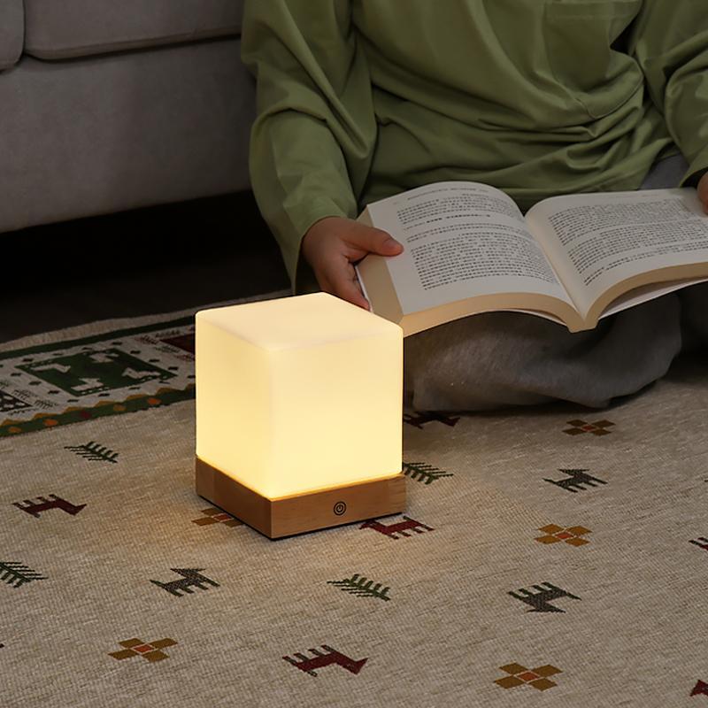 GloedCube - Wireless LED Table Lamps on Batteries for a Nordic Mini Desk Lighting