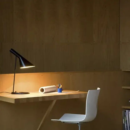 Illuma - Modern and Sleek Lamp 