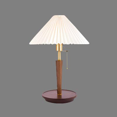 Pleatwood - Pleated wooden table lamp