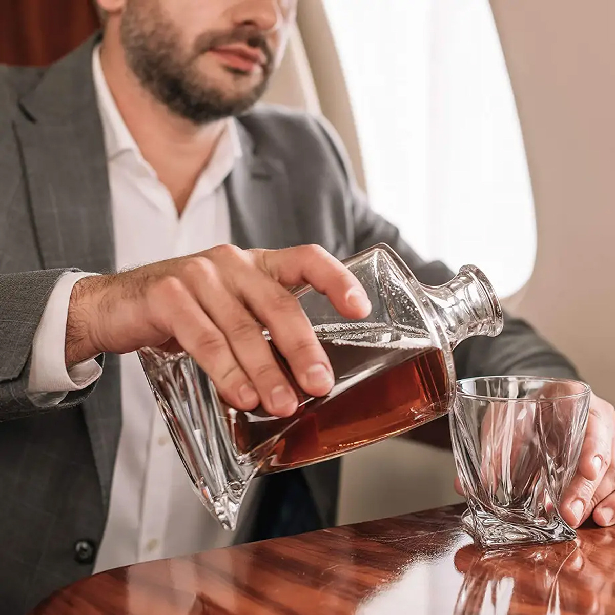 CrystalPour - Refined whisky decanter with accessories 