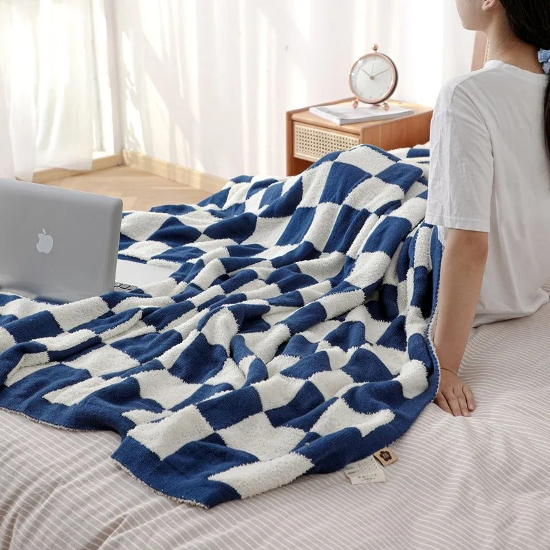 Plaid Throw Blanket – Ultra Smooth &amp; Cozy for Any Occasion