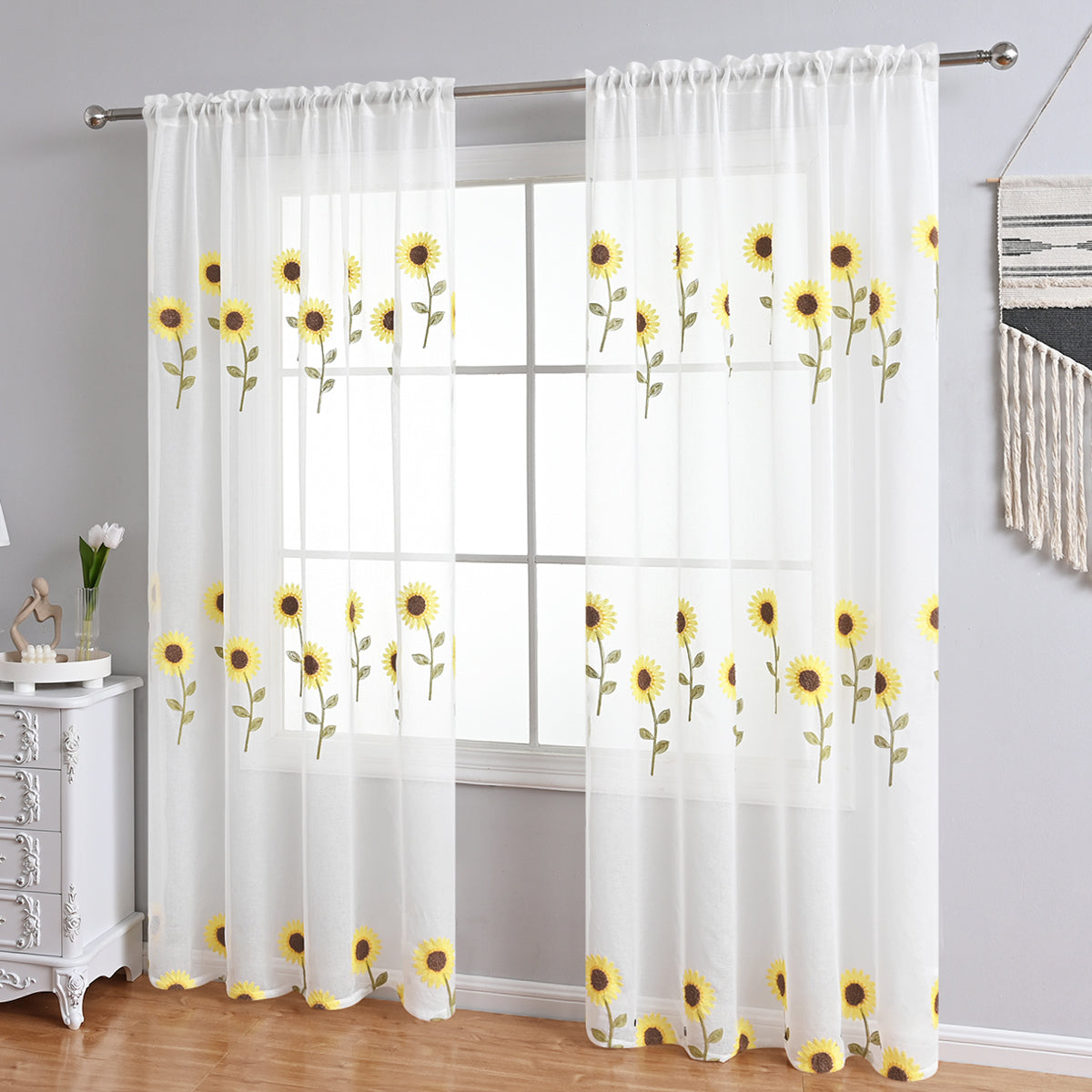 CountryBloom - Airy White Curtain with Sunflower Motif for a Farmhouse Decor