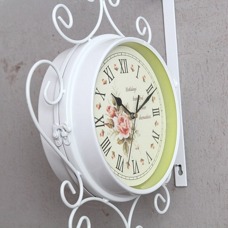 Elegant Dubbelzijdig Tuinwandhorloge | Stijlvolle Klok voor Buitenruimtes