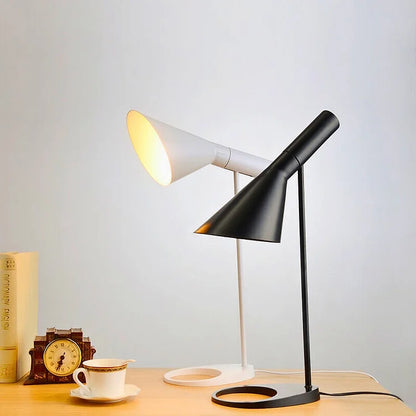 MinimalGlow - Moderne LED Tafellamp met Strak Ontwerp